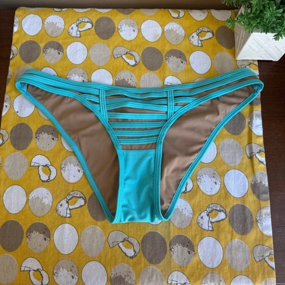 Beach Bunny Hard Summer Skimpy bikini set in Aqua